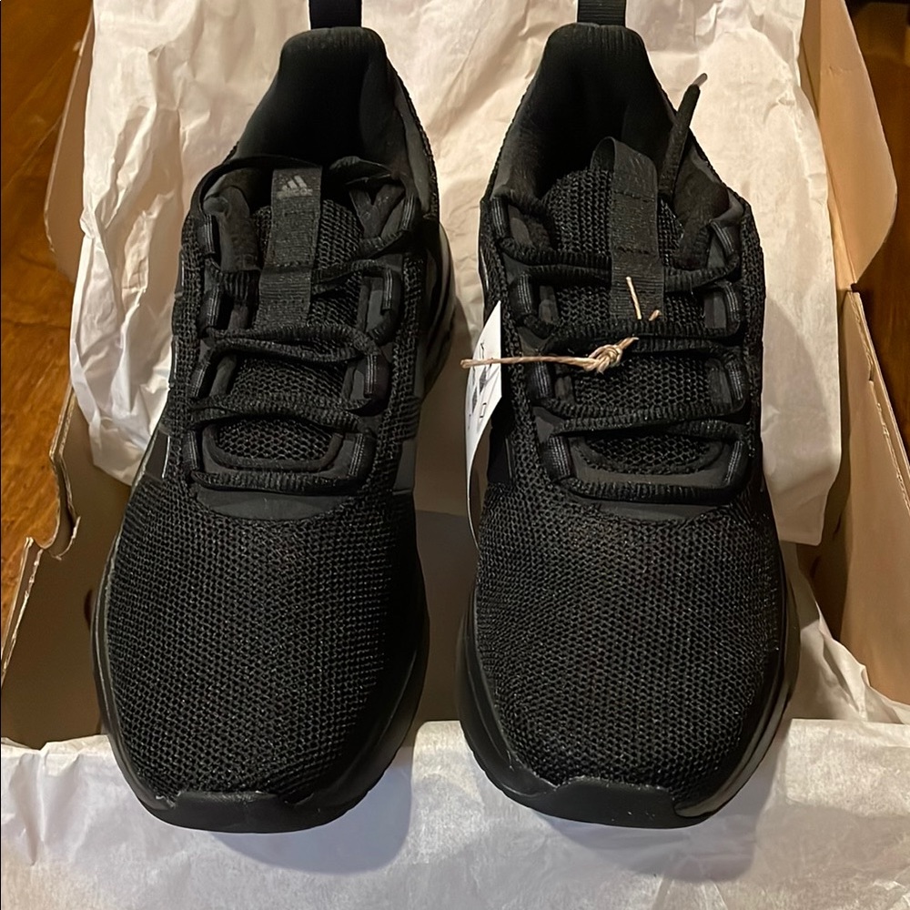 Adidas Black Low-Top Athletic Shoes Sleek Design